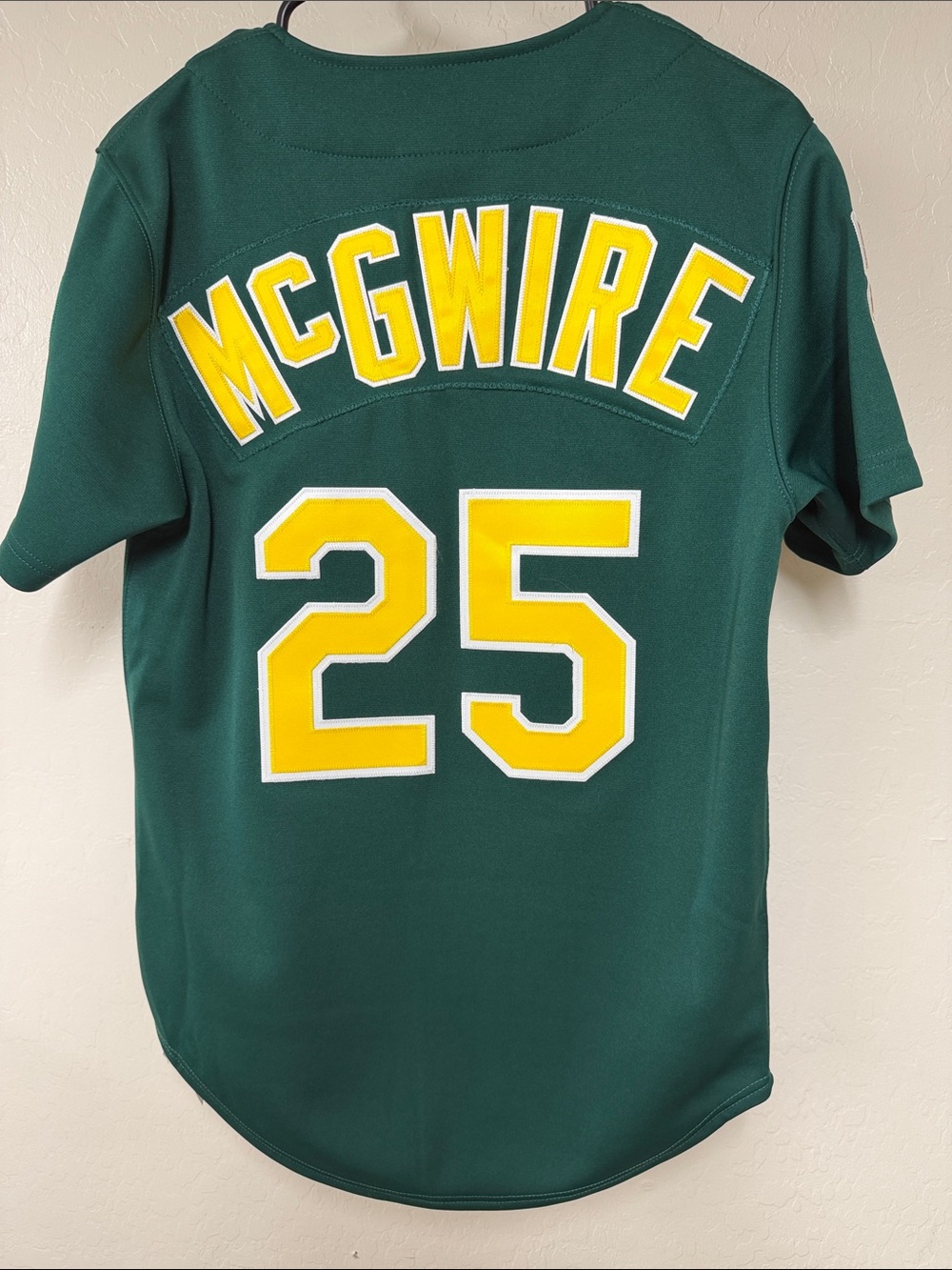 Mitchell & Ness Mark McGwire #25 Jersey Brand New size small